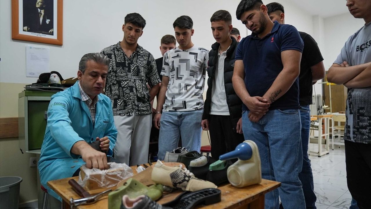 İzmir'de Mesleki Eğitim Merkezi ile Ayakkabı Sektörüne Nitelikli İş Gücü Yetişiyor