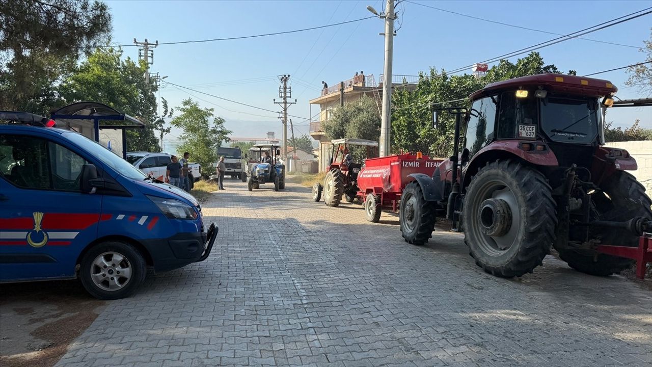 İzmir'de Otluk Alanda Başlayan Yangın Yerleşim Yerlerine Sıçradı