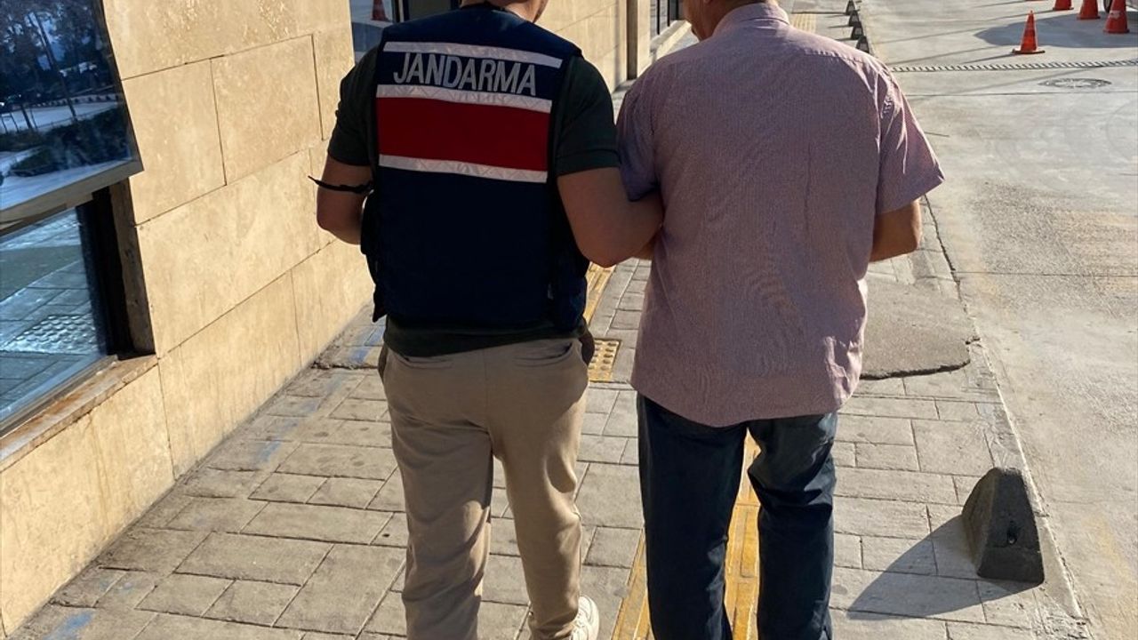 İzmir'de Terör Örgütü Propagandası Yapan Beş Şüpheli Gözaltına Alındı