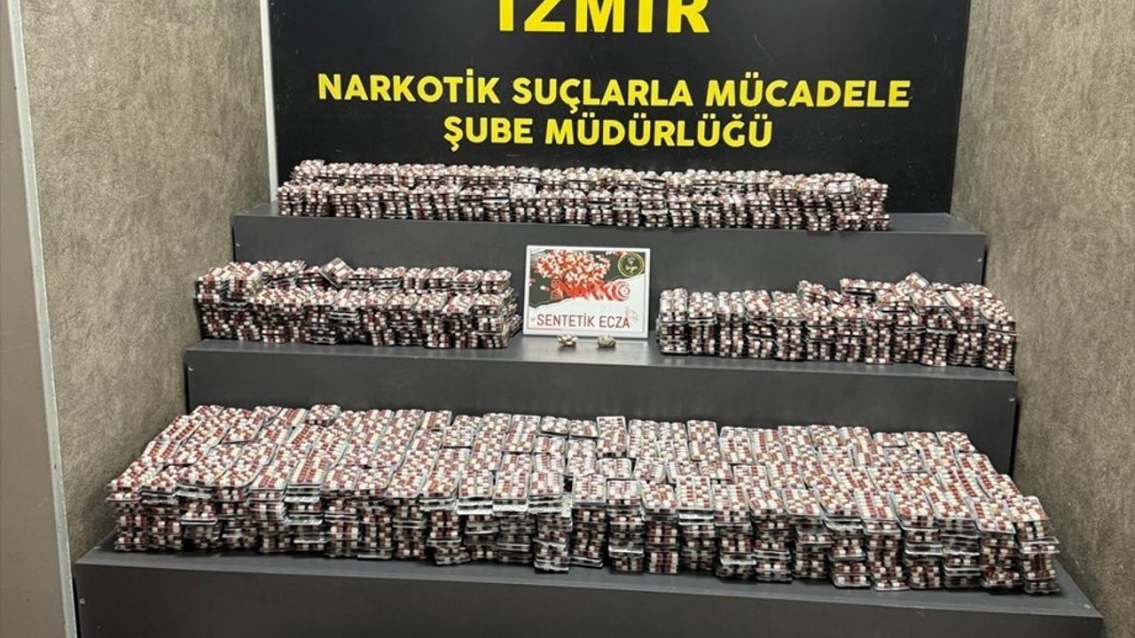 İzmir'de Uyuşturucu Operasyonu: 79 Bin 854 Sentetik Ecza Hapı Ele Geçirildi