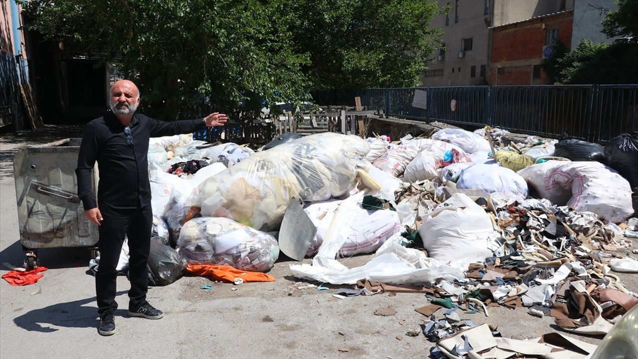 İzmir'deki Mobilya Atıkları Tepkilere Neden Oluyor