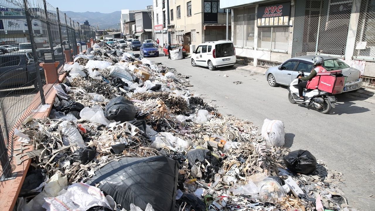 İzmir'in Işıkkent Ayakkabıcılar Sitesi'nde Sanayi Atıkları Sorunu