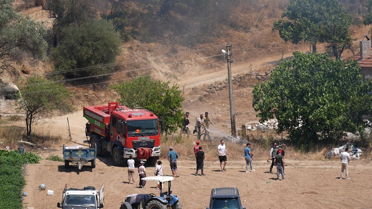 İzmir'in Menderes ve Seferihisar İlçelerinde Orman Yangını: Müdahale Devam Ediyor