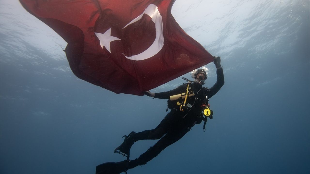 Jandarma Teşkilatı'nın 186. Yıl Dönümü Su Altında Kutlandı