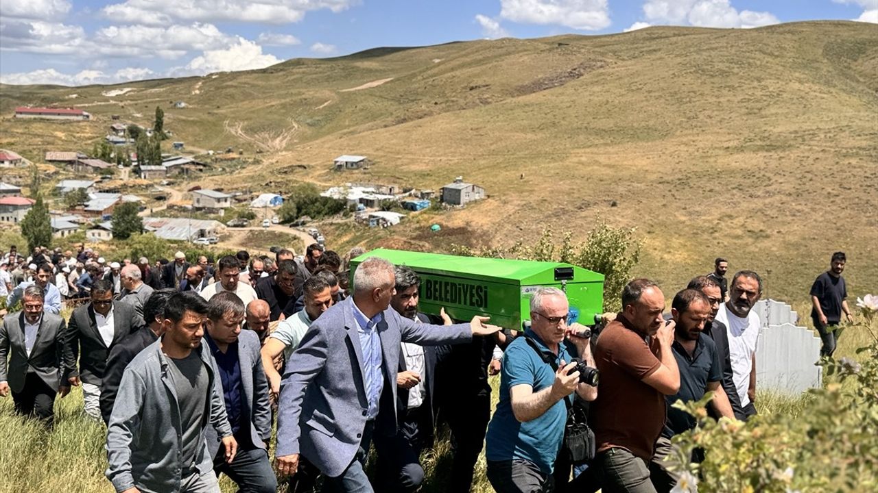 Kadir Canpolat'ın Cenazesi Erzurum'da Toprağa Verildi