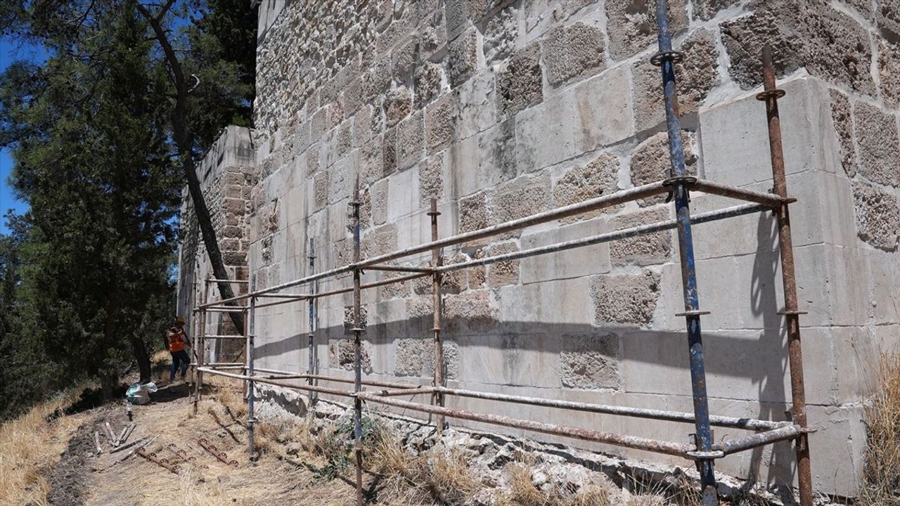 Kahramanmaraş Kalesi'nde Restorasyon Çalışmaları Başladı