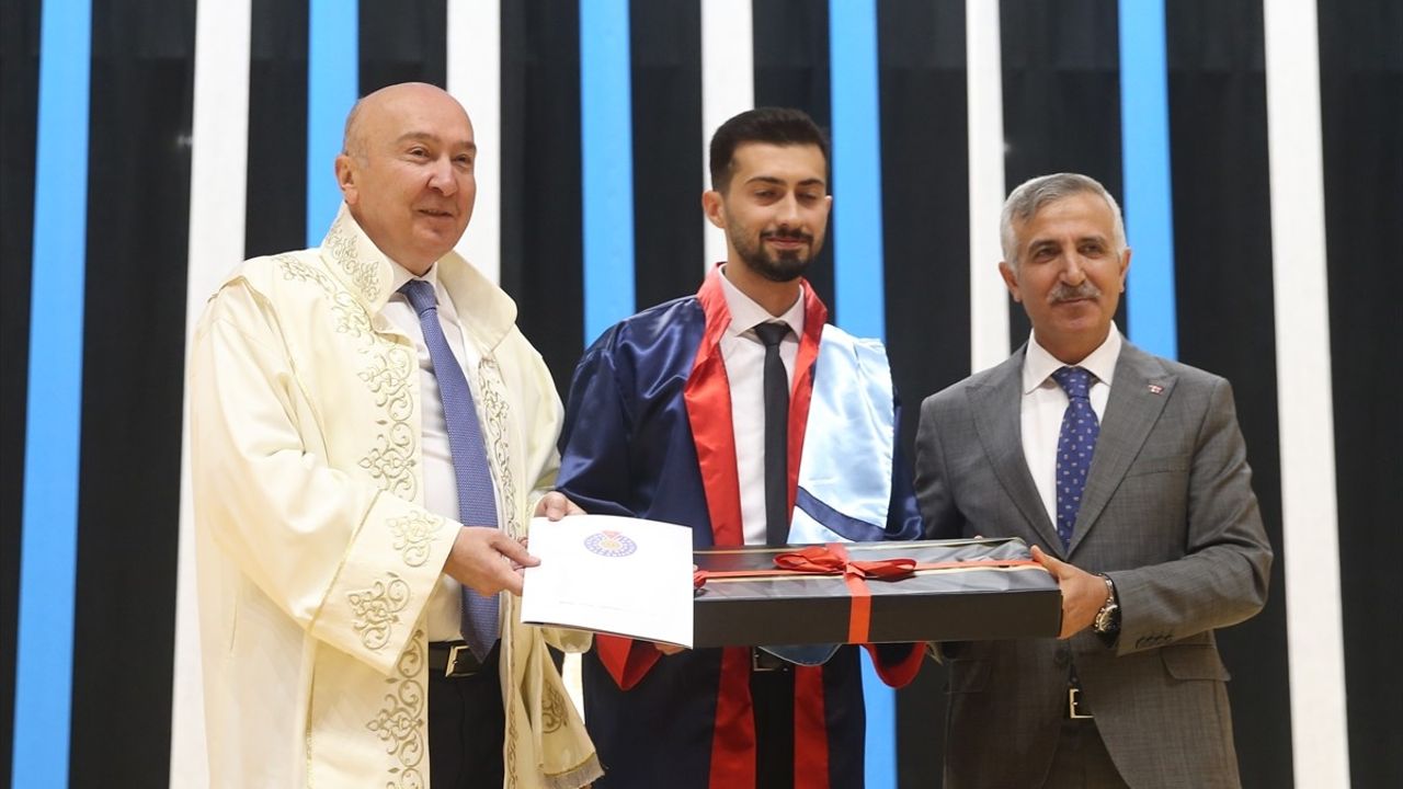 Kahramanmaraş Sütçü İmam Üniversitesi'nde Mezuniyet Töreni Düzenlendi