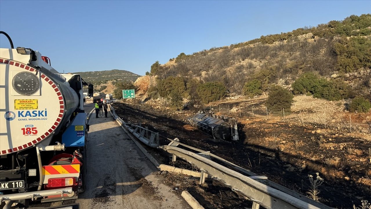 Kahramanmaraş'ta Bitkisel Yağ Yüklü Tır Yangını Kontrol Altına Alındı