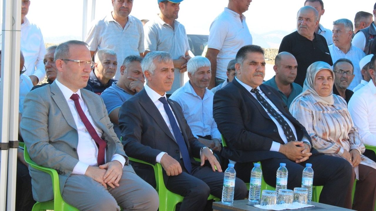 Kahramanmaraş'ta Depremzede Üreticiler İçin 10 Ahır Teslim Edildi