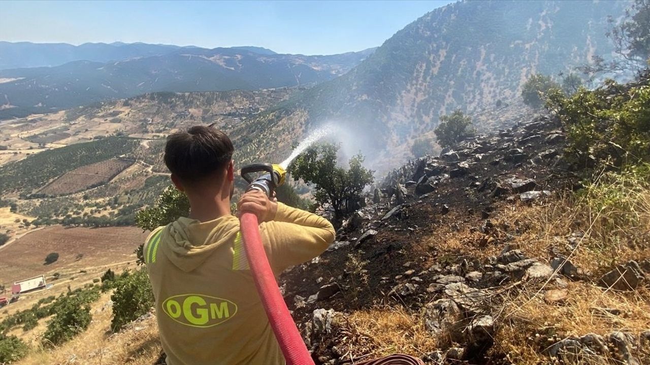 Kahramanmaraş'ta Orman Yangını Söndürme Çalışmaları Devam Ediyor