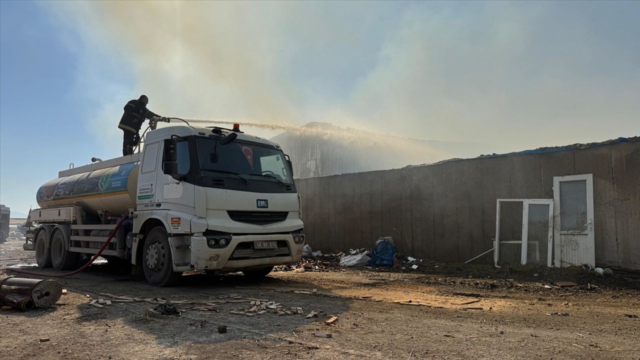Kahramanmaraş'ta Yangın: 2 Yaralı, 1000 Dönüm Alan Zarar Gördü