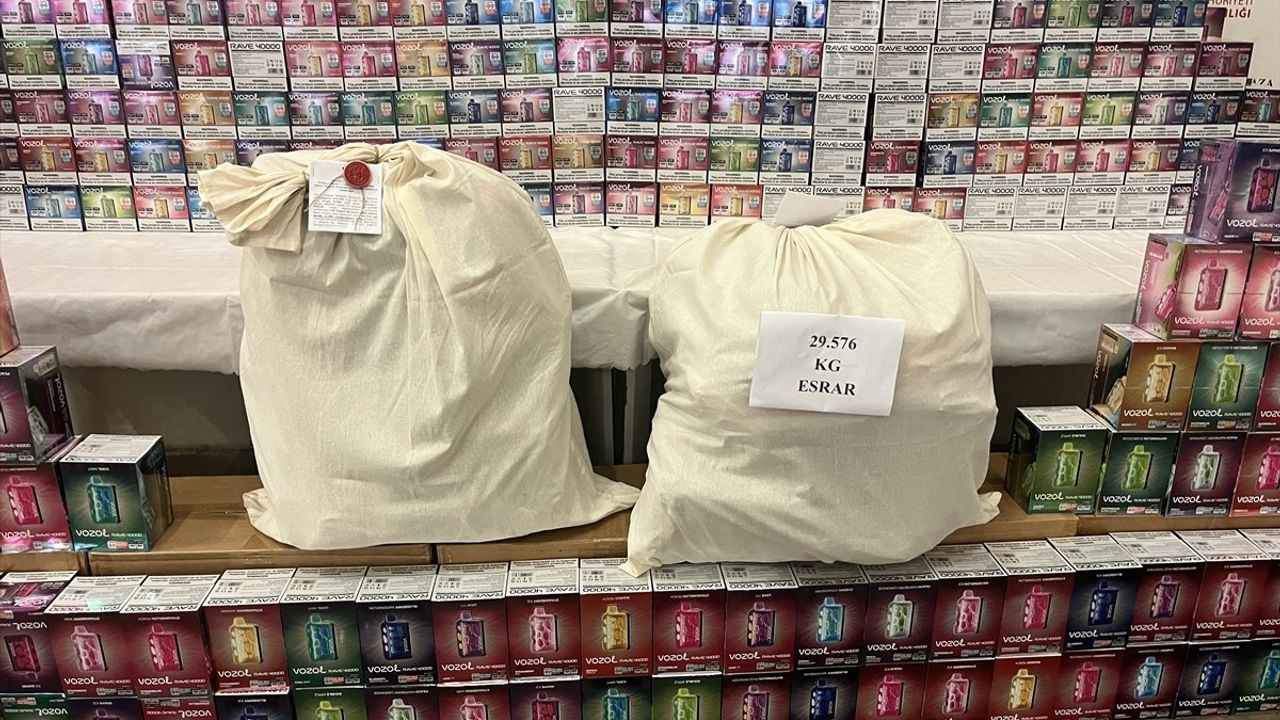 Kapıkule'de Kaçakçılık Operasyonlarında 4 Zanlı Gözaltına Alındı