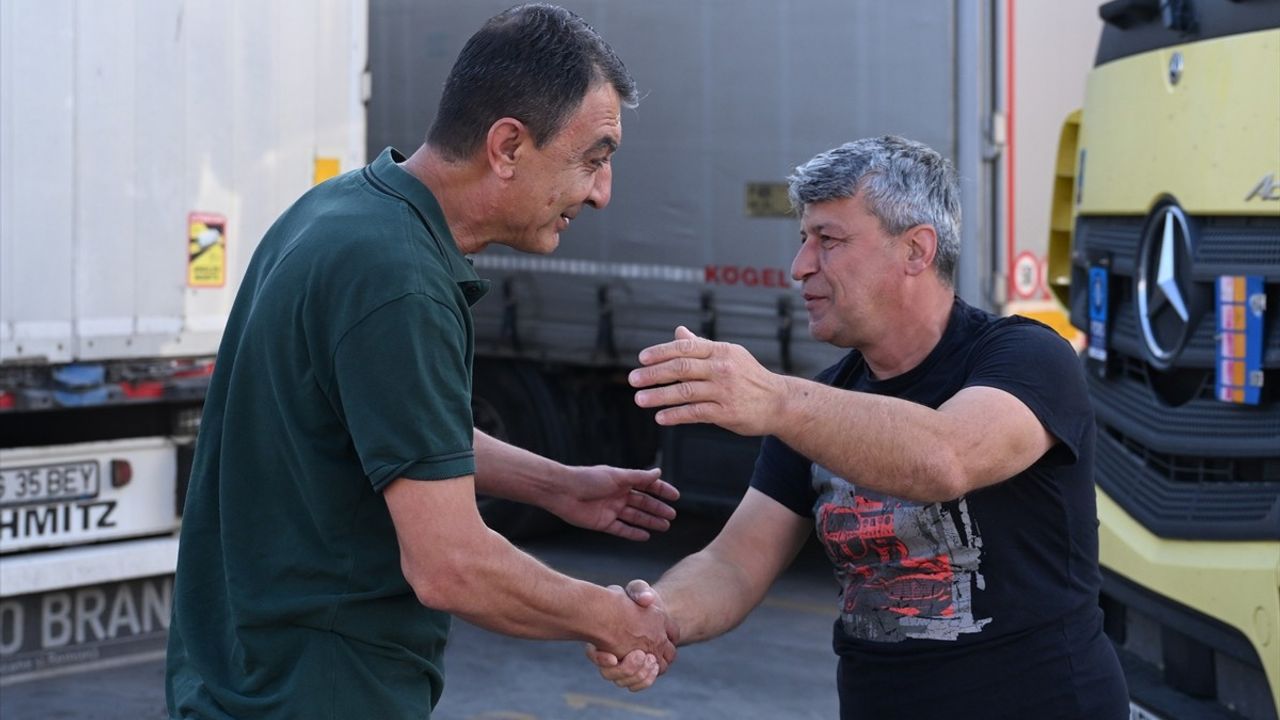 Kapıkule Sınır Kapısı&#039;nda Tır Şoförleri Kurban Bayramı&#039;nı Ailelerinden Uzakta Kutladı