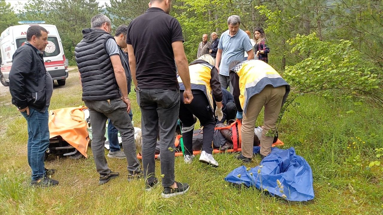 Karabük'te İki Otomobilin Çarpışması Sonucu 8 Kişi Yaralandı