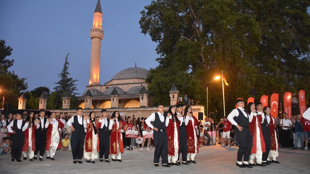 Karaman'da Halk Oyunları Yıldızlar Türkiye Şampiyonası Kortej Yürüyüşü Düzenlendi