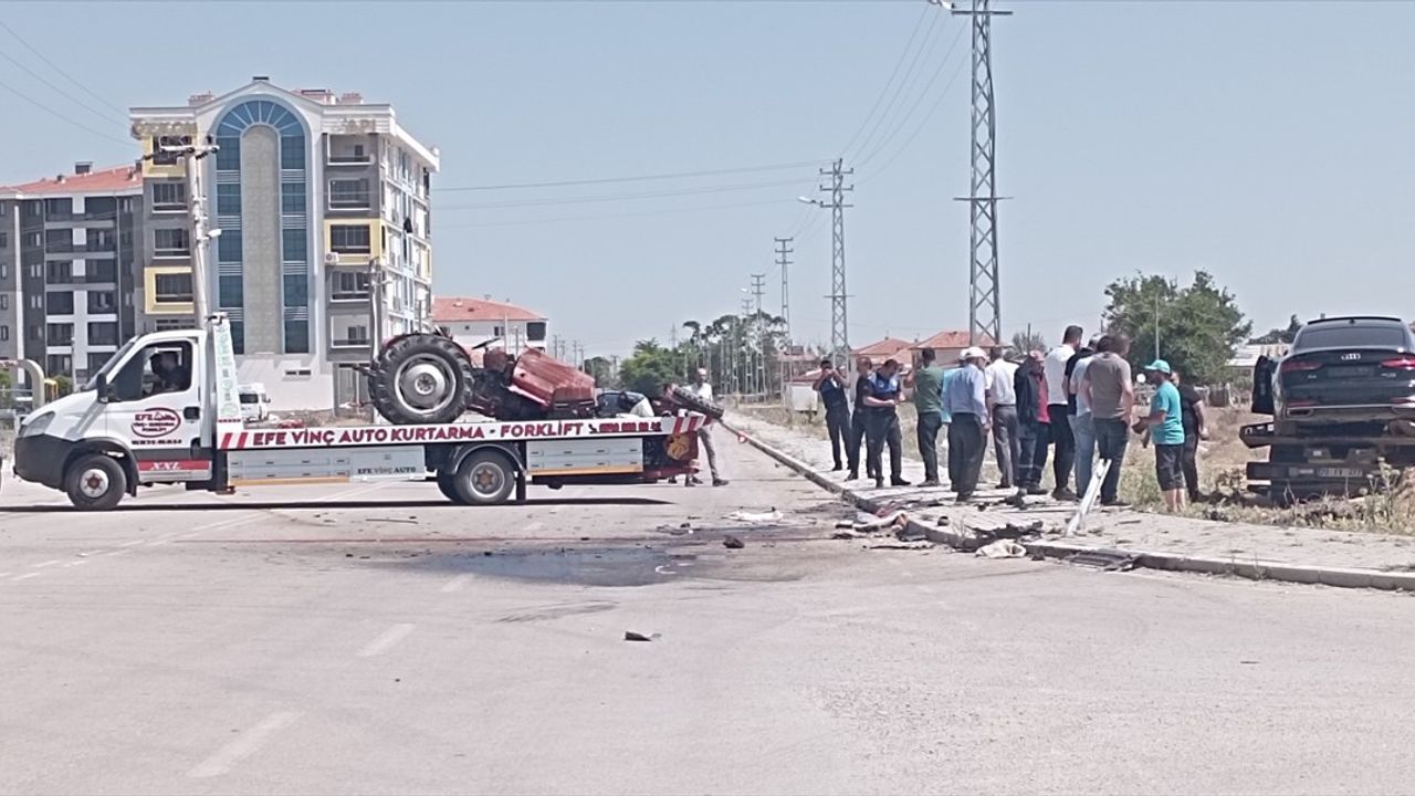 Karaman'da otomobil ile traktörün çarpışması sonucu 1 kişi hayatını kaybetti