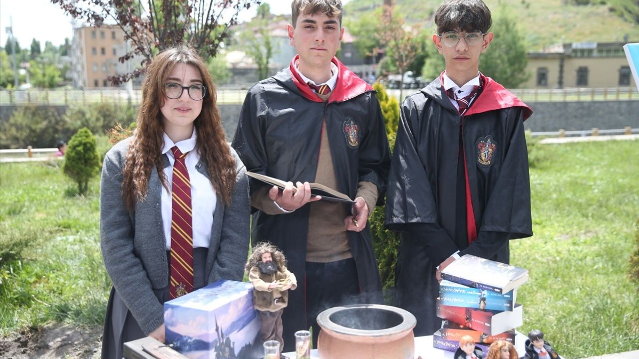 Kars'ta Öğrenciler Roman Karakterlerini Canlandırdı