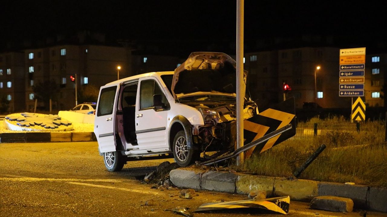 Kars'ta Zincirleme Trafik Kazası: 4 Yaralı