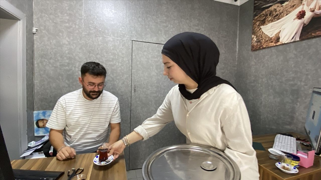 Kastamonu'da Çay Ocağı İşleten Kadın, Topluma Örnek Oluyor