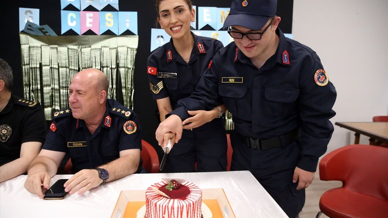 Kastamonu'da Kadın Polis ve Jandarmaya Duygu Dolu Veda Programı
