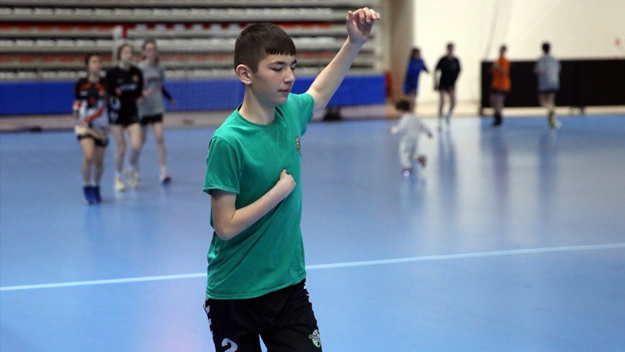 Kastamonulu Genç Hentbolcu Metehan Şekerci'nin Başarı Hikayesi