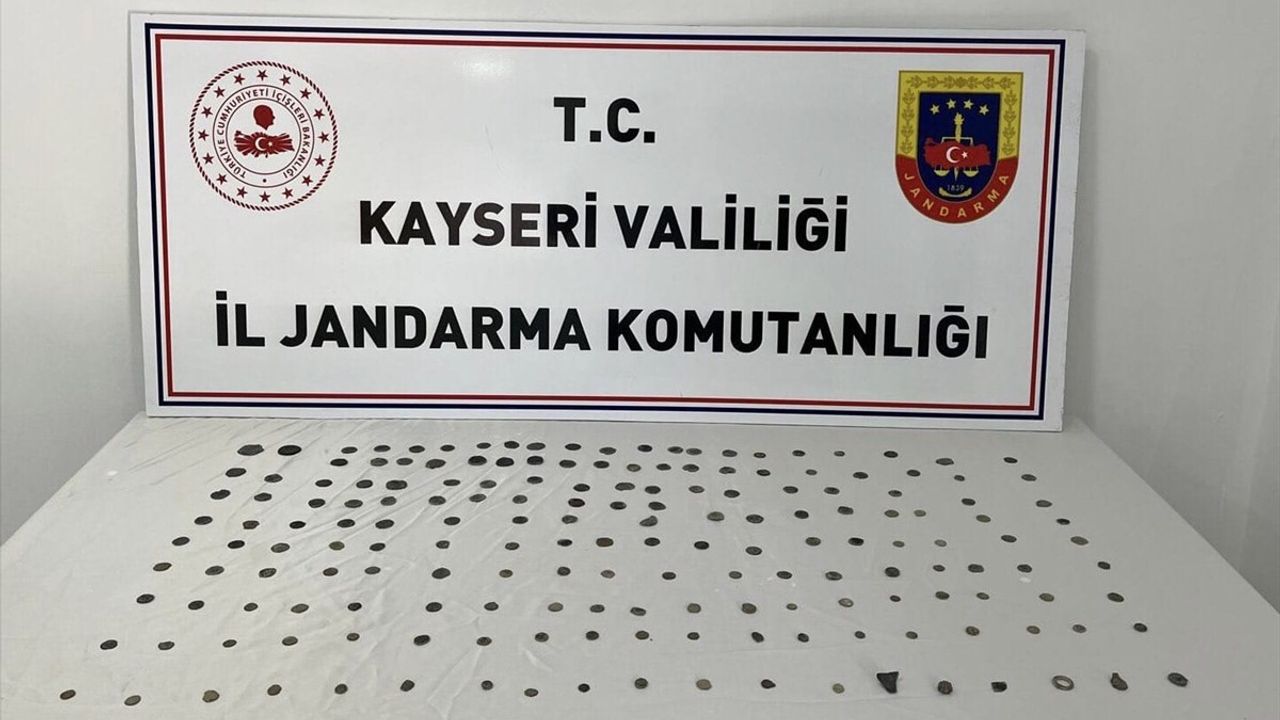 Kayseri'de 181 Tarihi Sikke ve Obje Ele Geçirildi