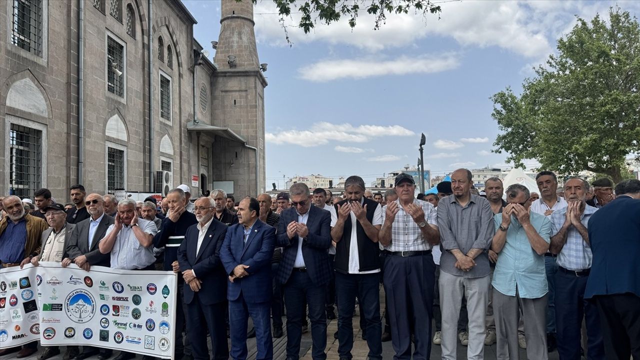 Kayseri'de Mavi Marmara ve Gazze Şehitleri Anıldı