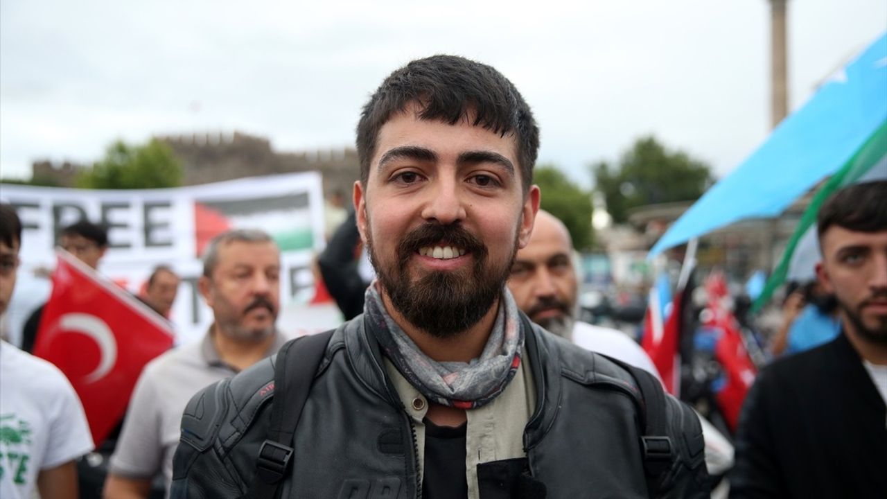 Kayseri'de Motosiklet Grubu Gazze'ye Destek İçin Kortej Düzenledi