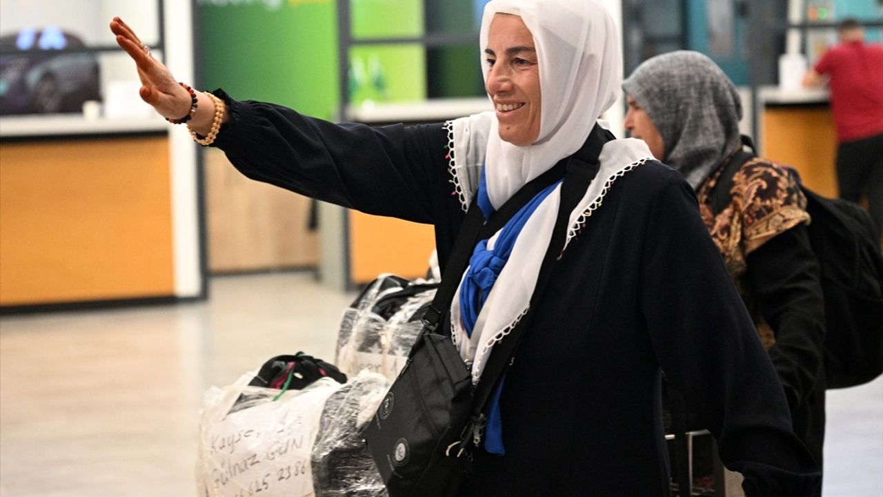 Kayseri'ye İlk Hacı Kafilesi Döndü