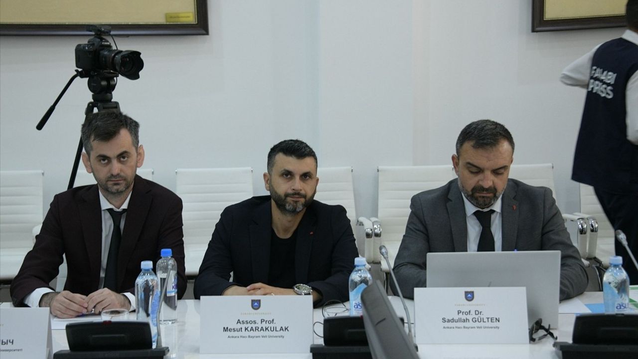 Kazakistan'da 'Türk Dünyası ve Pir-i Türkistan: Yesevi Yolu ve Mirası' Paneli Düzenlendi