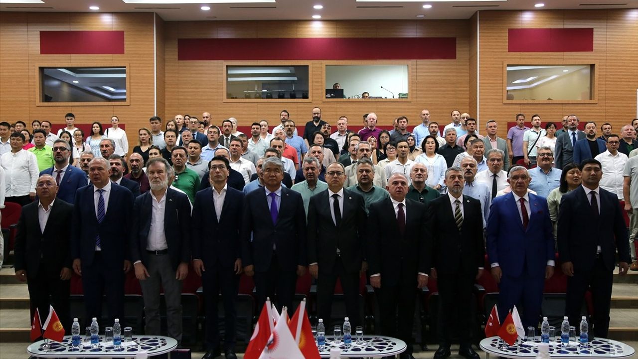 Kırgızistan'da Cengiz Aytmatov Paneli Gerçekleştirildi