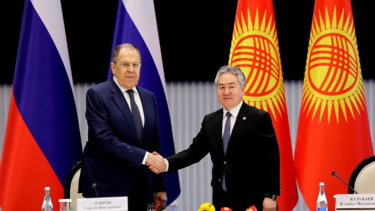 Kırgızistan Dışişleri Bakanı Kulubayev, Rusya Dışişleri Bakanı Lavrov ile Görüştü
