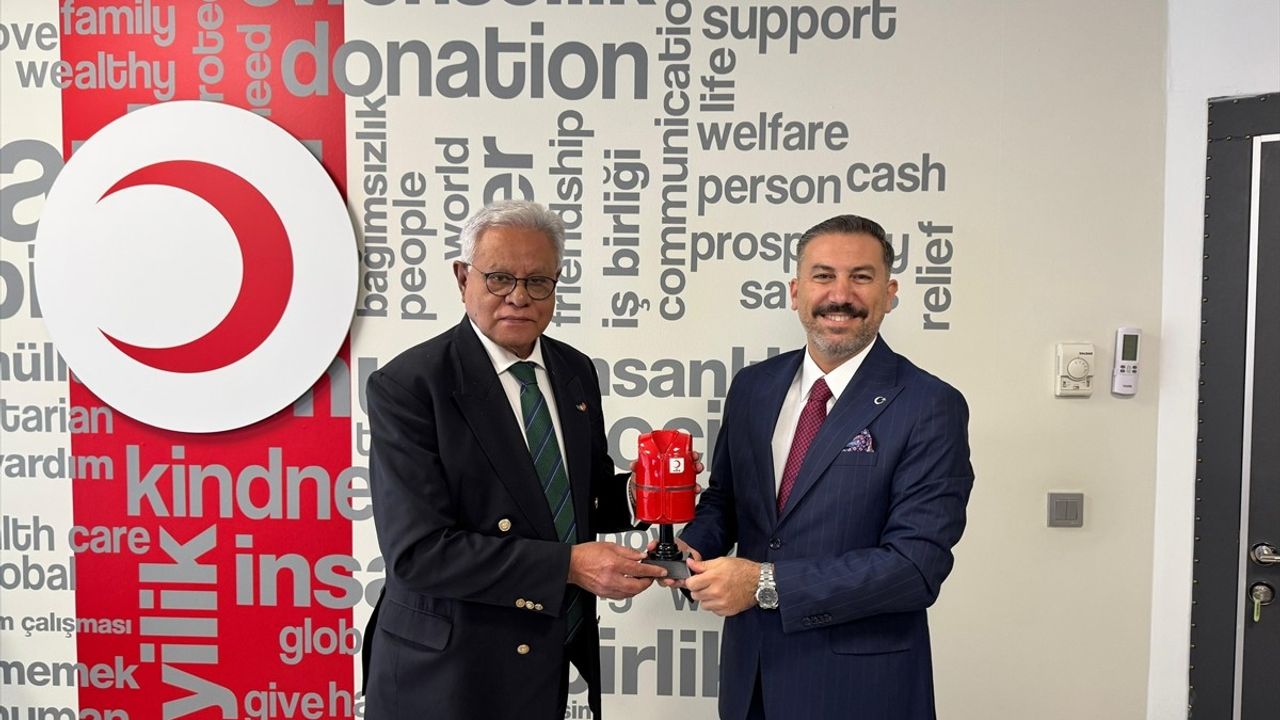 Kırgızistan, Pakistan ve Bangladeş Büyükelçileri Kurban Vekaletlerini Türk Kızılay'a Verdi