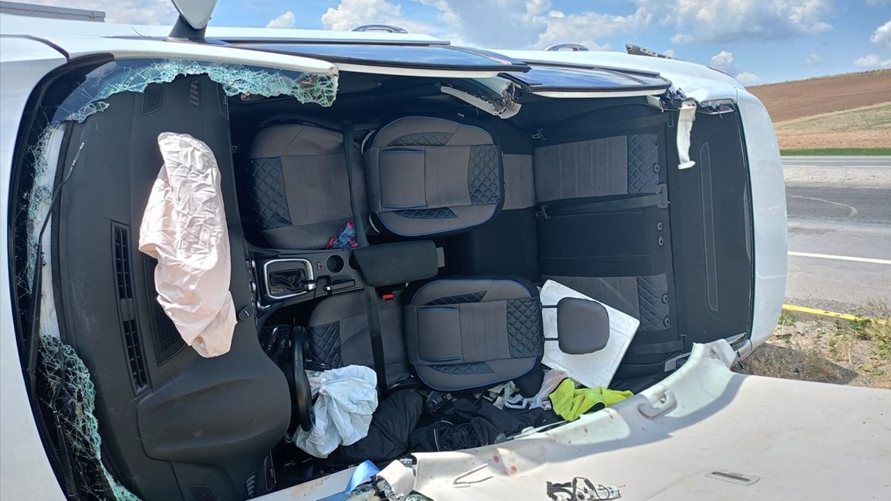 Kırıkkale'de Devrilen Otomobilde İki Yaralı