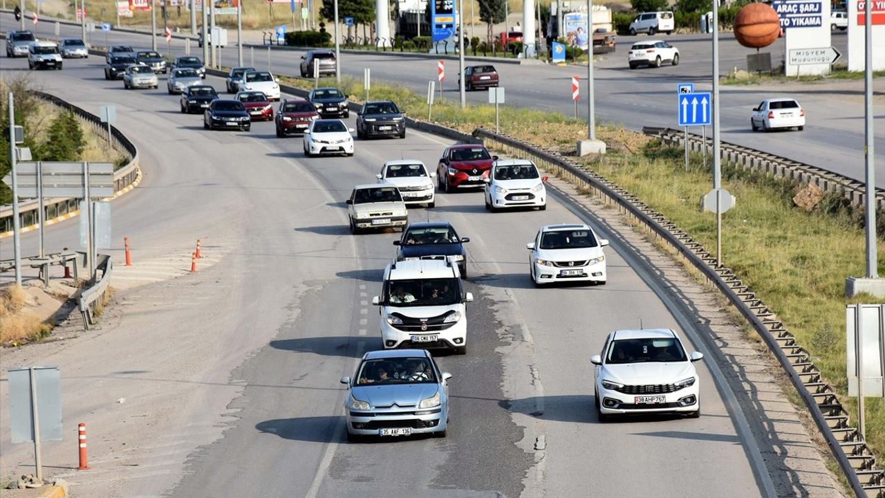 Kırıkkale'de Kurban Bayramı Dönüş Trafiği Yoğunluğu