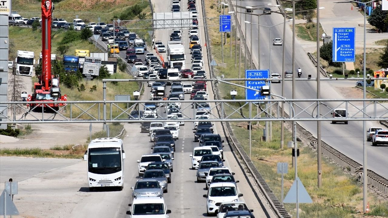 Kırıkkale'de Kurban Bayramı Dönüşü Yoğunluğu Devam Ediyor