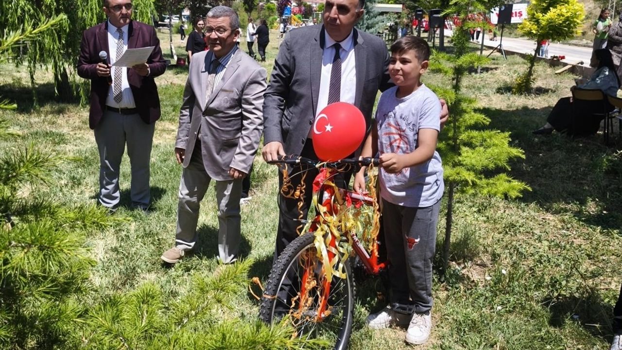 Kırıkkale'de Öğrenciler Geri Dönüşüm ile Tornet Yarıştı