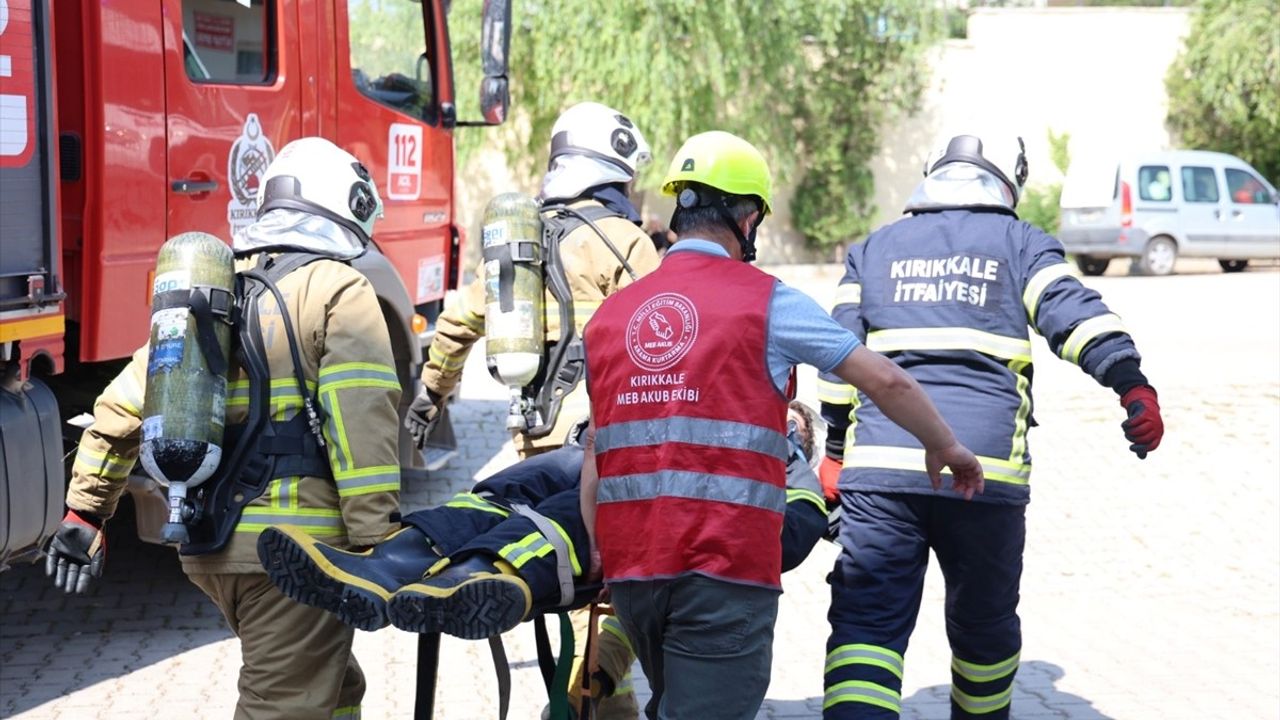 Kırıkkale'de Okulda Yangın ve Tahliye Tatbikatı Gerçekleştirildi