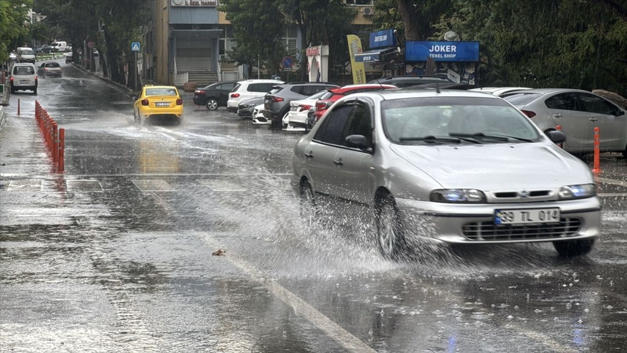 Kırklareli'nde Sağanak Yağış Hayatı Olumsuz Etkiledi