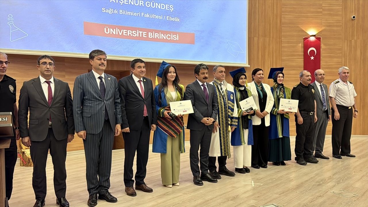 Kırşehir Ahi Evran Üniversitesi'nde Mezuniyet Töreni Gerçekleşti