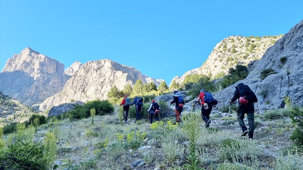Kırşehirli Dağcılara Aladağlar'da Temel Kamp Eğitimi Verildi
