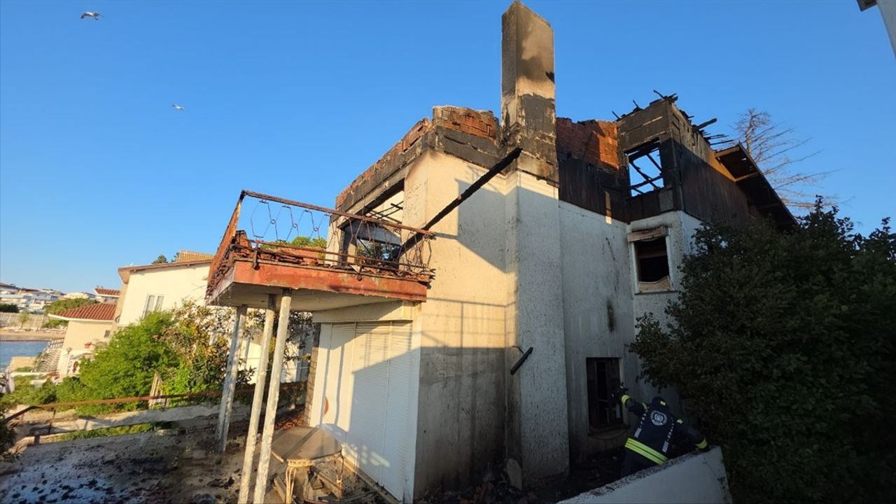 Kocaeli Darıca'da Müstakil Evde Yangın Çıktı