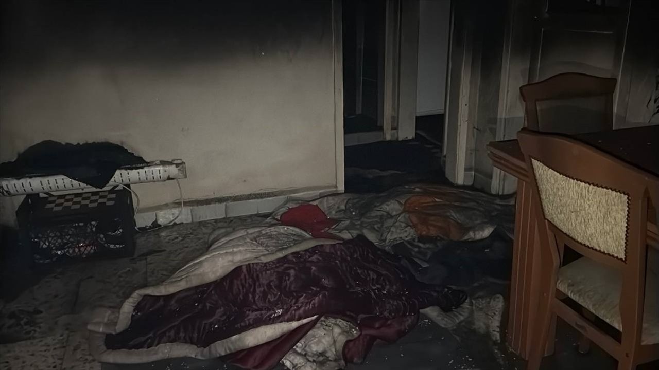 Kocaeli'de Apartmanda Çıkan Yangın: 2 Kişi Dumandan Etkilendi
