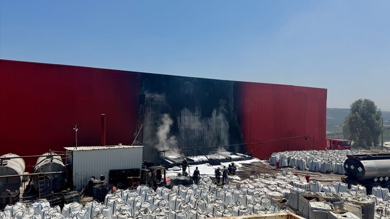 Kocaeli'de Asfalt Fabrikasında Yangın: Hasar Tespit Edildi