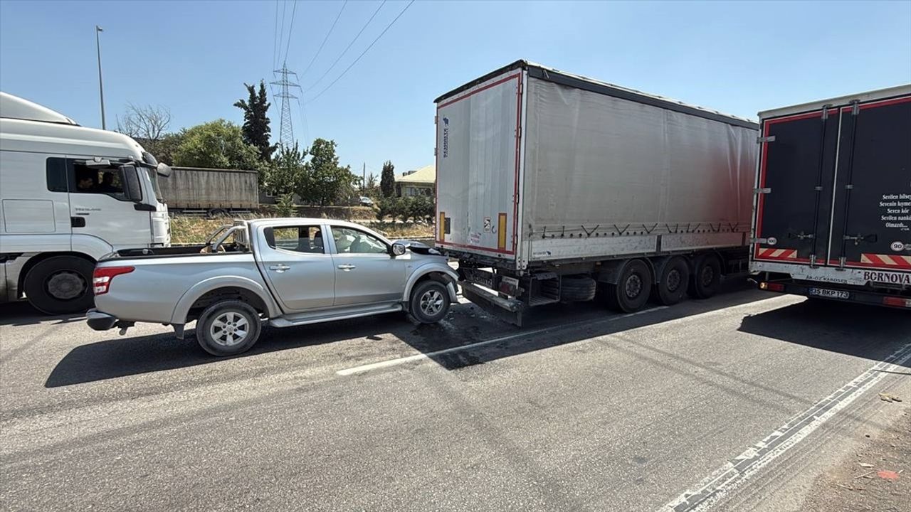 Kocaeli'de D-100 Kara Yolu Üzerinde Zincirleme Kaza: Ulaşım Aksadı