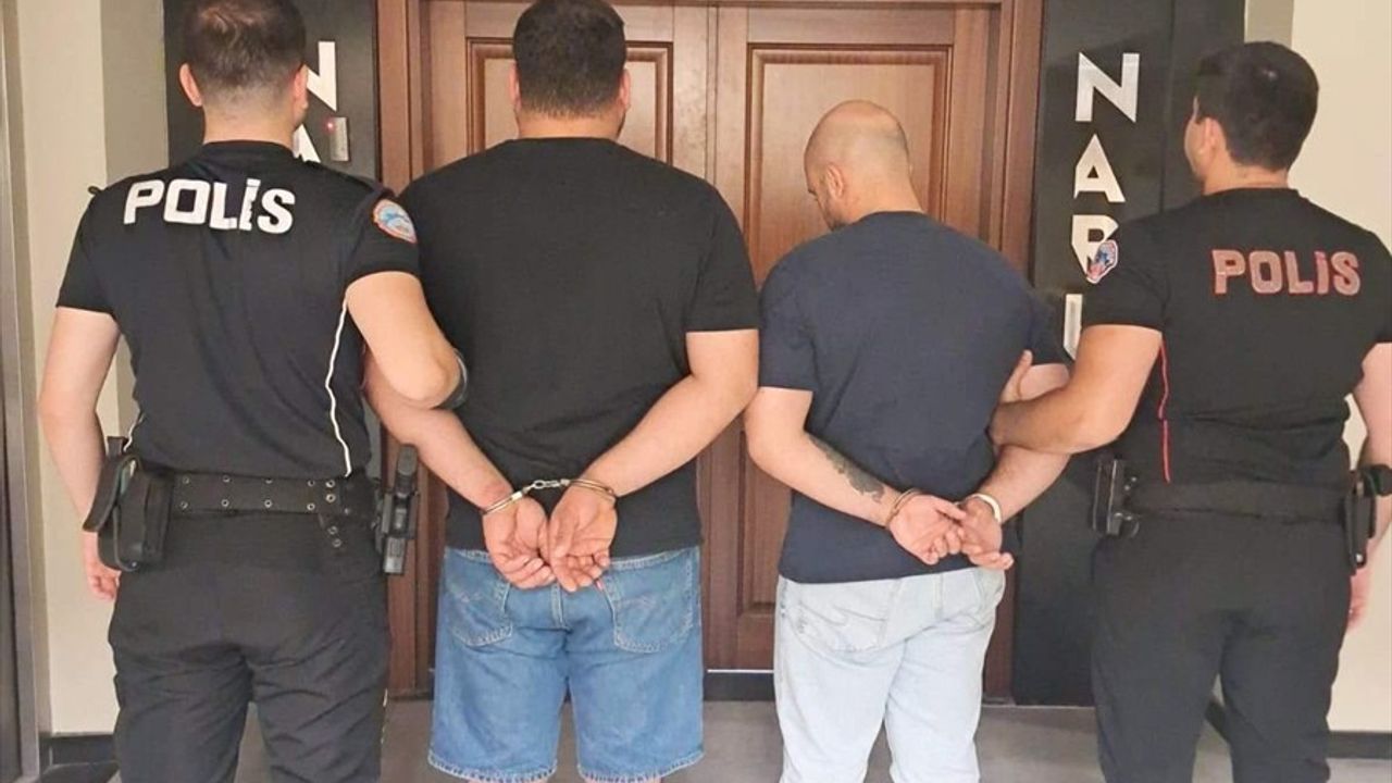 Kocaeli'de Uyuşturucu Hap ile Yakalanan İki Şüpheli Tutuklandı