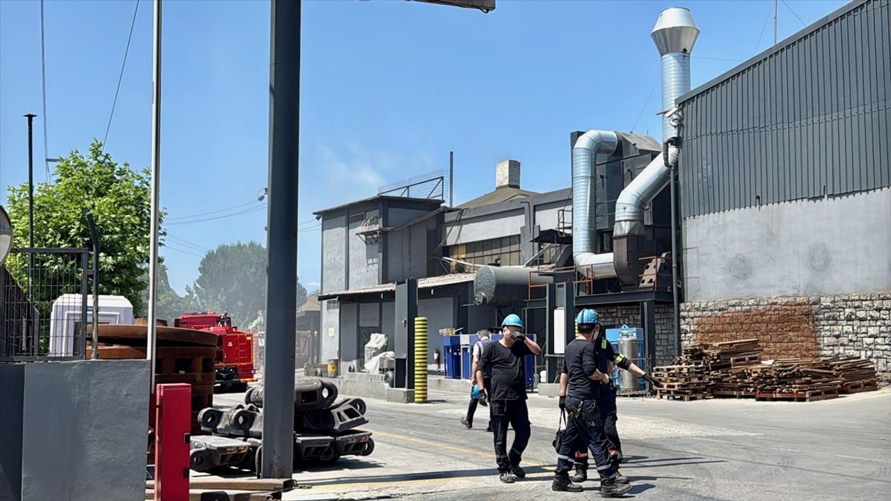 Kocaeli'deki Çelik Döküm Fabrikasında Yangın Kontrol Altına Alındı