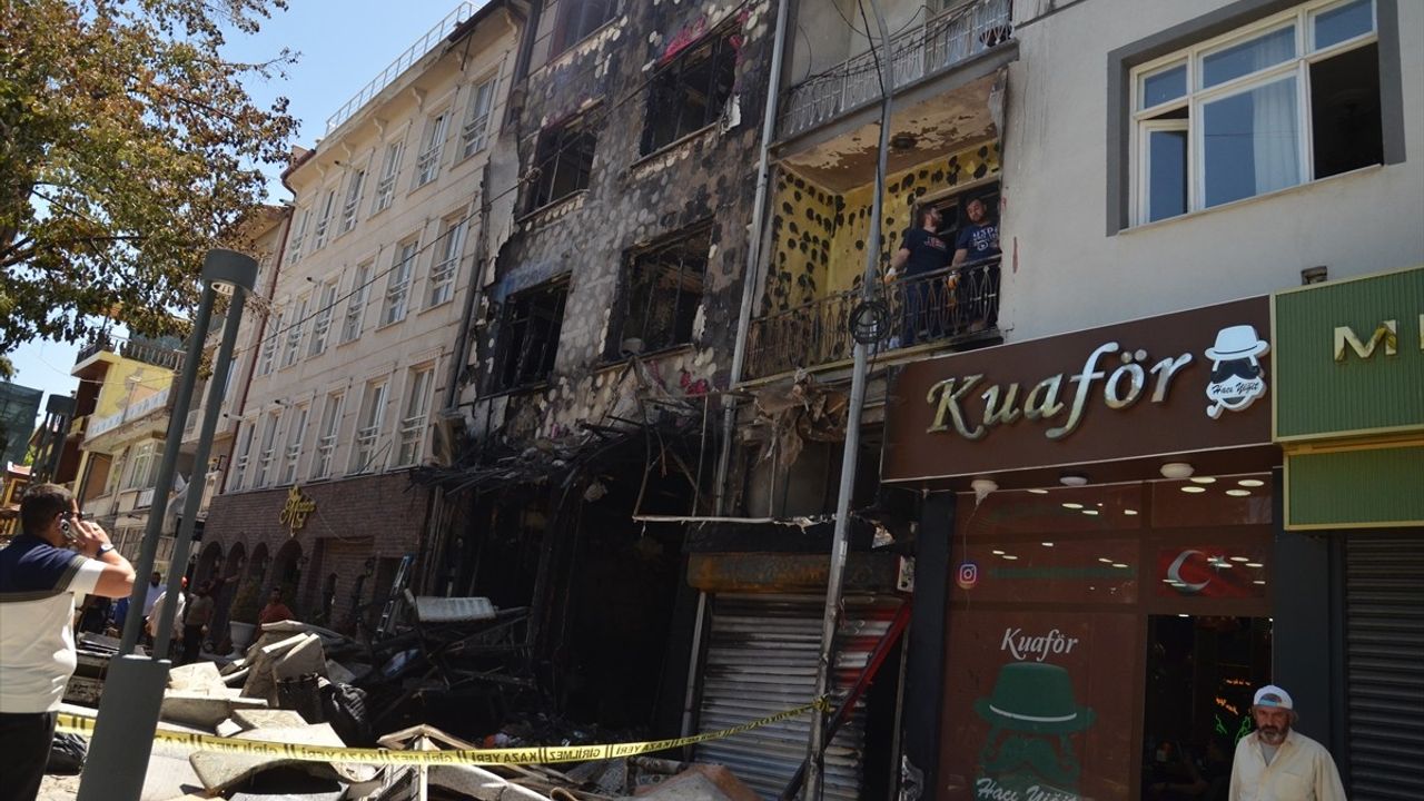 Konya'da İş Yerinde Yangın: 4 Kişi Dumandan Etkilendi