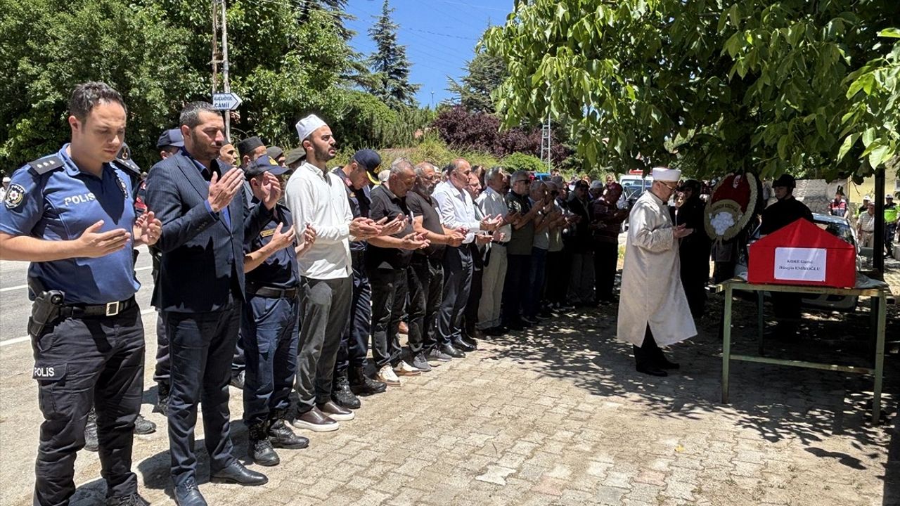 Kore Gazisi Hüseyin Emiroğlu Son Yolculuğuna Uğurlandı