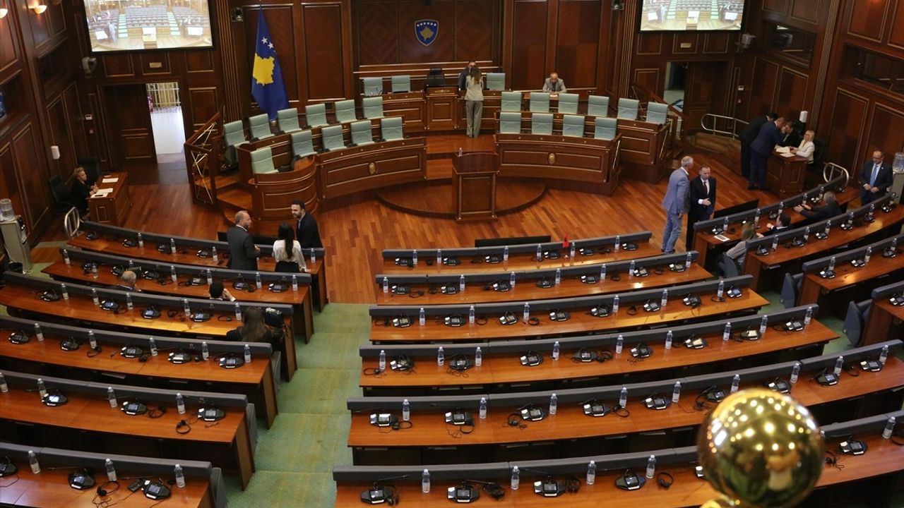 Kosova'da Hükümet Kurulumunda Gecikme: Meclis Başkanı Seçilemedi